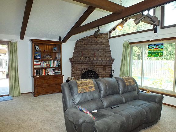 3rd image of 675 Larkwood Dr