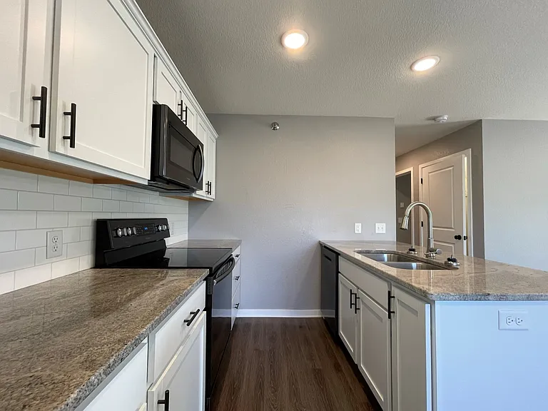 Gateway Place Apartments — Photo 56