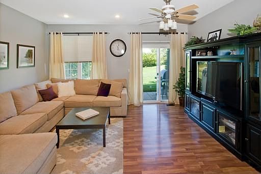 1st image of 546 Gunnison Ct