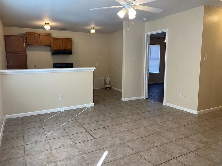 7545 Windsor Oaks — Photo 3