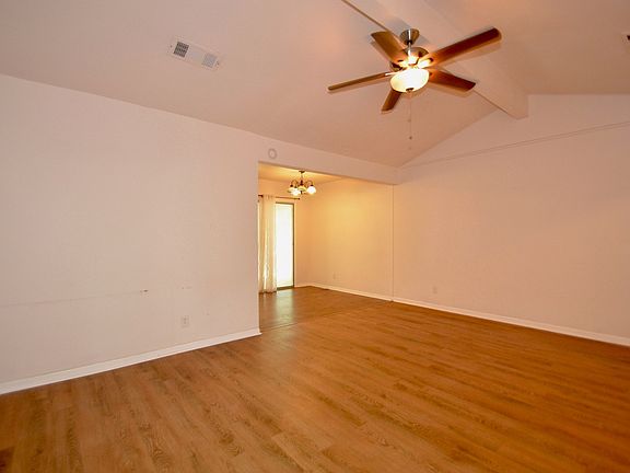 4th image of 1003 West Ln