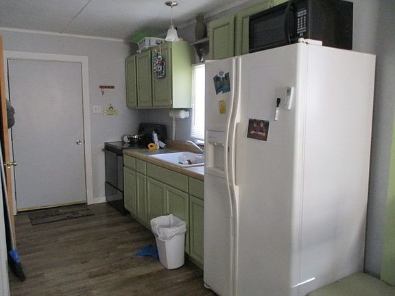 3rd image of 918 Mill Farm Dr