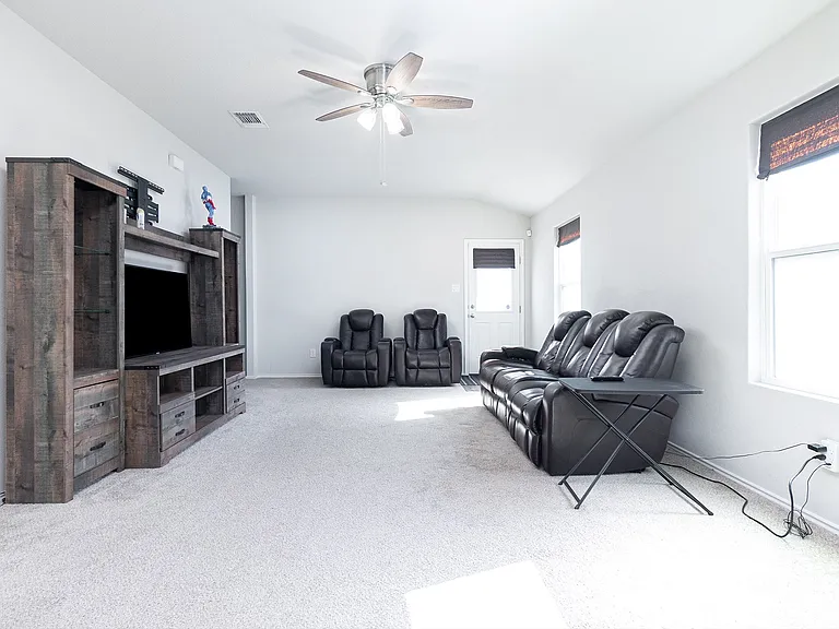 4614 Heathers Cross — Photo 2