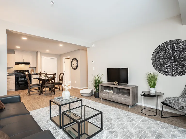 745 Ballantrae Dr — Photo 6