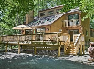 2038 Beaver Run Rd, Pocono Lake, PA 18347