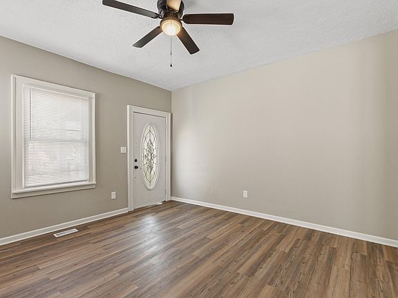 4th image of 938 Dayton Ave