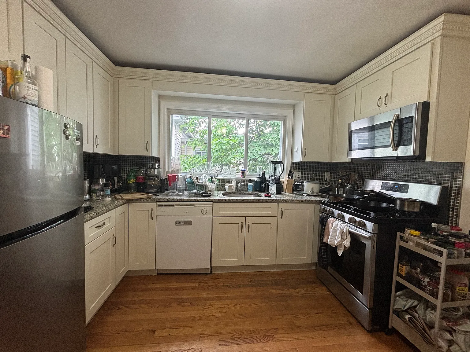 4 bed, 1600 sqft, $4,850 — Photo 3
