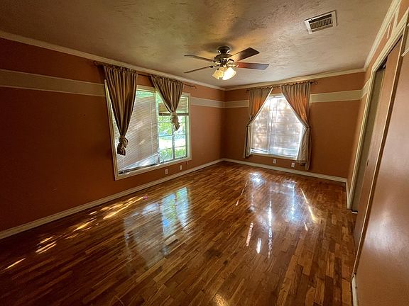 4th image of 105 Hillside Dr