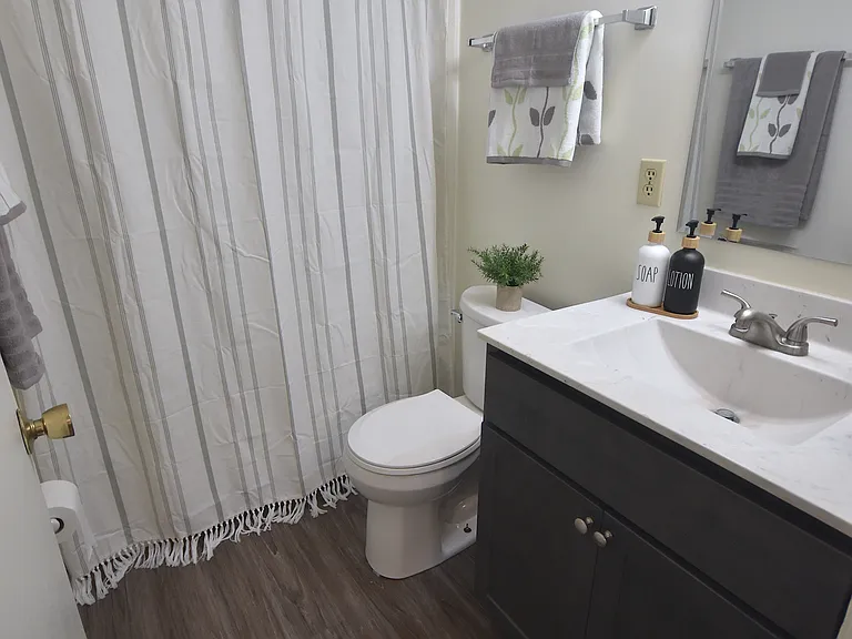 Waveland Place Apartments — Photo 35