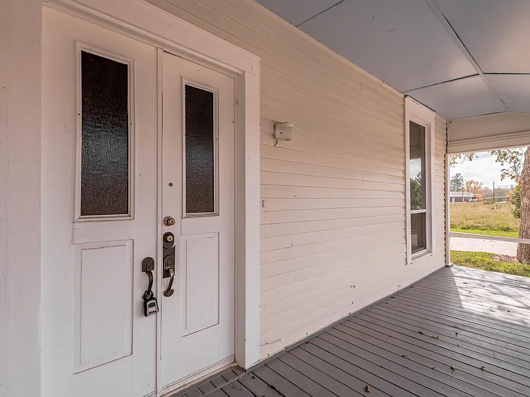 246 FM 405 — Photo 2