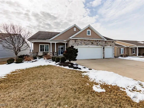307 Chardonnay Cir, Vermilion, OH 44089