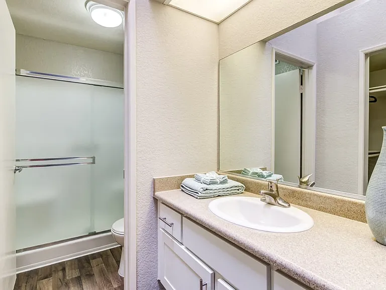 Aliso Creek Apartments — Photo 19
