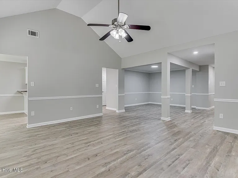 7604 Pleasantville Way — Photo 14