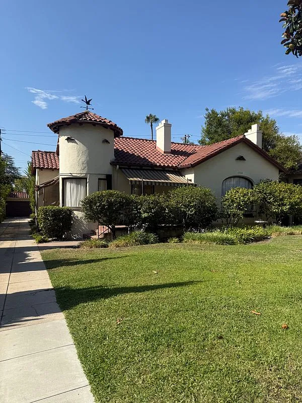 2 bed, 1.0 bath, 1238 sqft, $3,900 — Photo 1