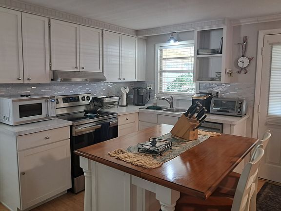 2nd image of 1005 Vermont Ave