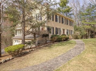 40 Old Cumberland Rd, Wrentham, MA 02093