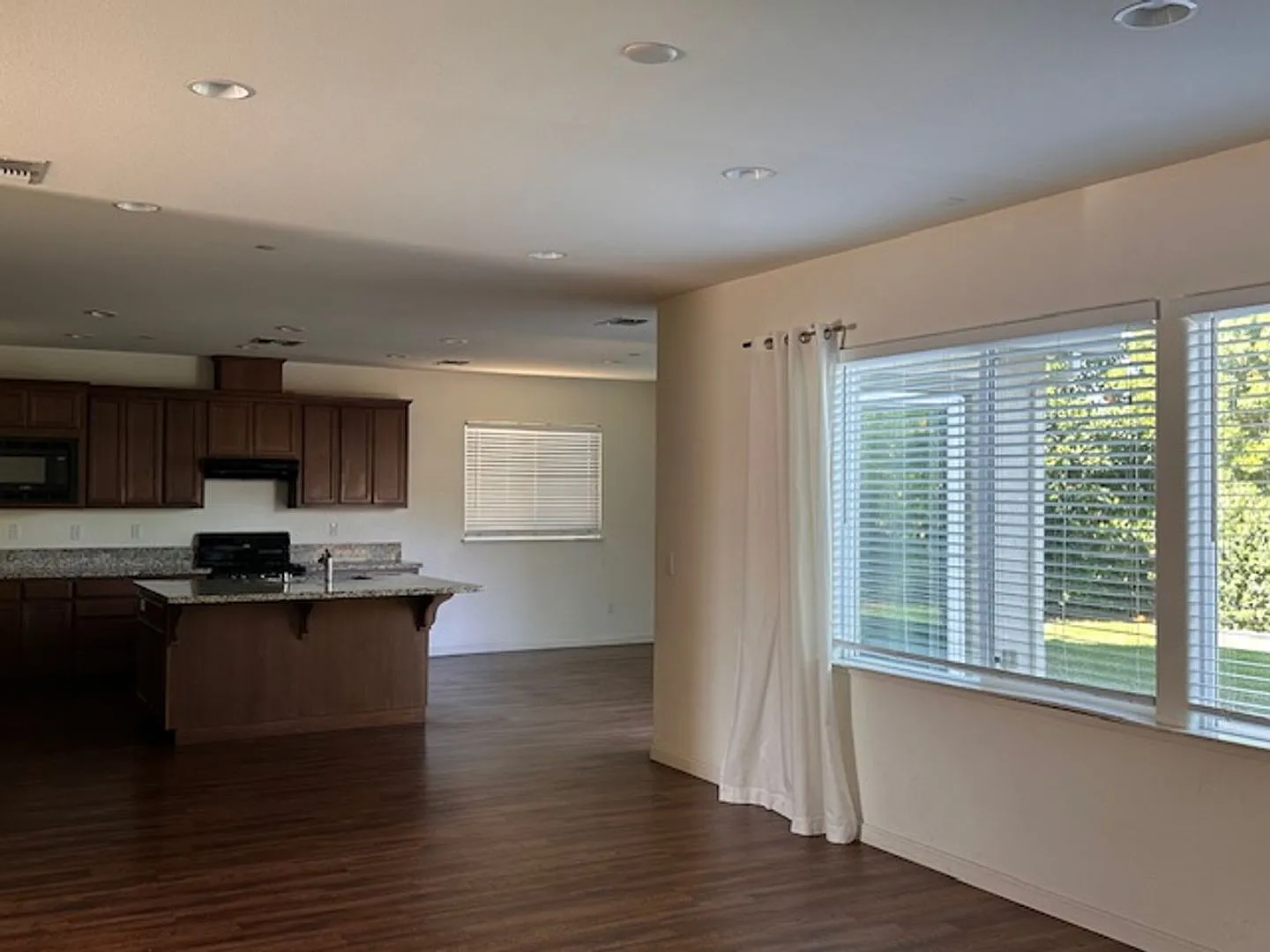 $500.00 off first full months rent - Beautiful home in River Island — Photo 3