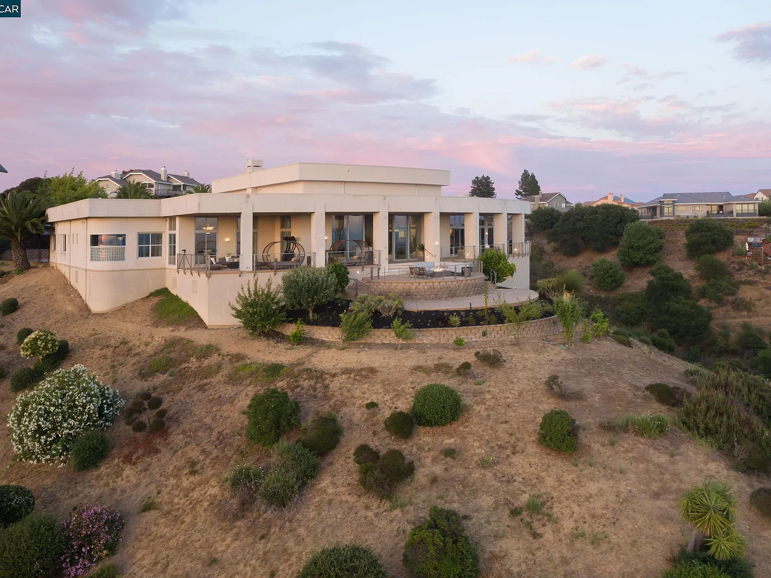 5 bed, 9220 sqft, $25,000 — Photo 1