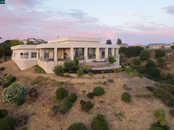13367 Campus Dr, Oakland, CA 94619