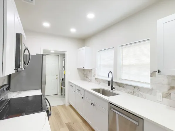 2512 Pioneer St, Fort Worth, TX 76119