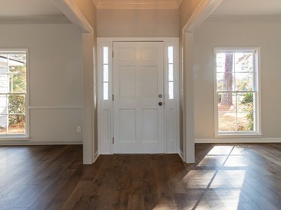 3rd image of 5041 Yosemite Dr