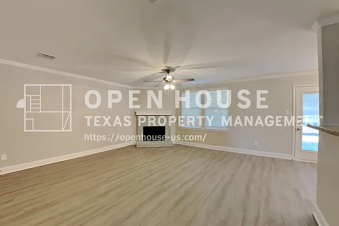 2903 Lake Vista Dr — Photo 4