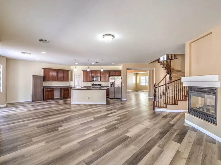 8229 Sawmill Falls St — Photo 4