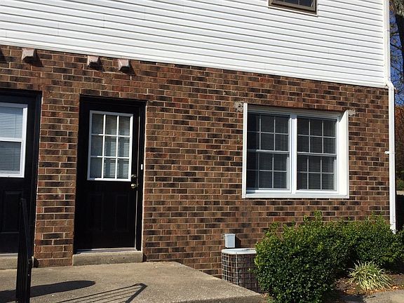 2nd image of 106 Oakmont Ln