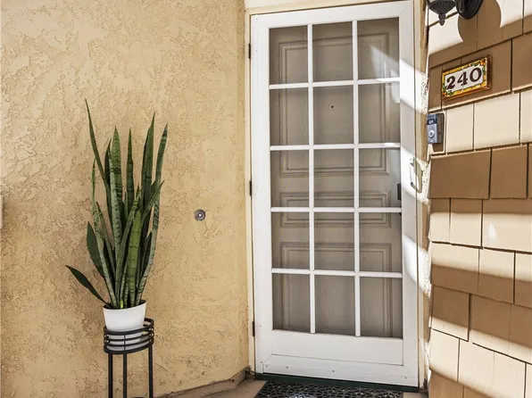 240 Pineview #3A, Irvine, CA 92620