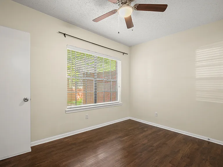 712 W 21st St #101 — Photo 13