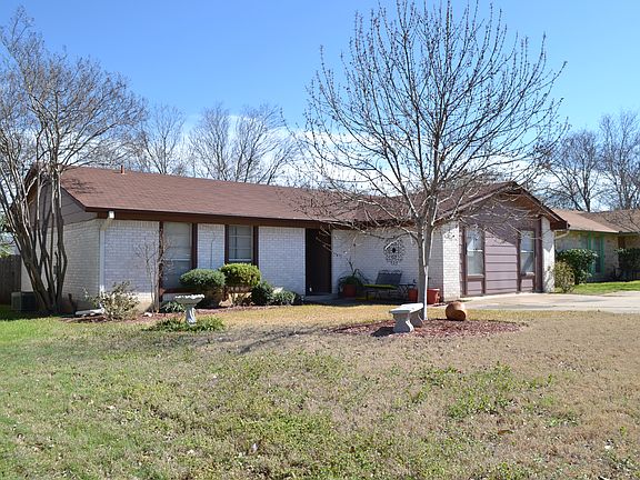 2nd image of 601 Chisholm Valley Dr