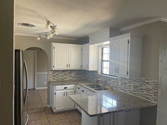 2nd image of 2116 Bonham Ave