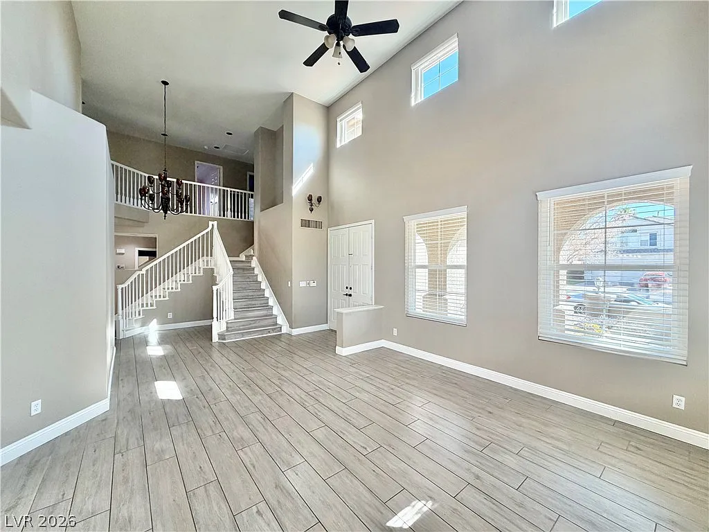 5 bed, 3.5 bath, 3316 sqft, $3,750 — Photo 2