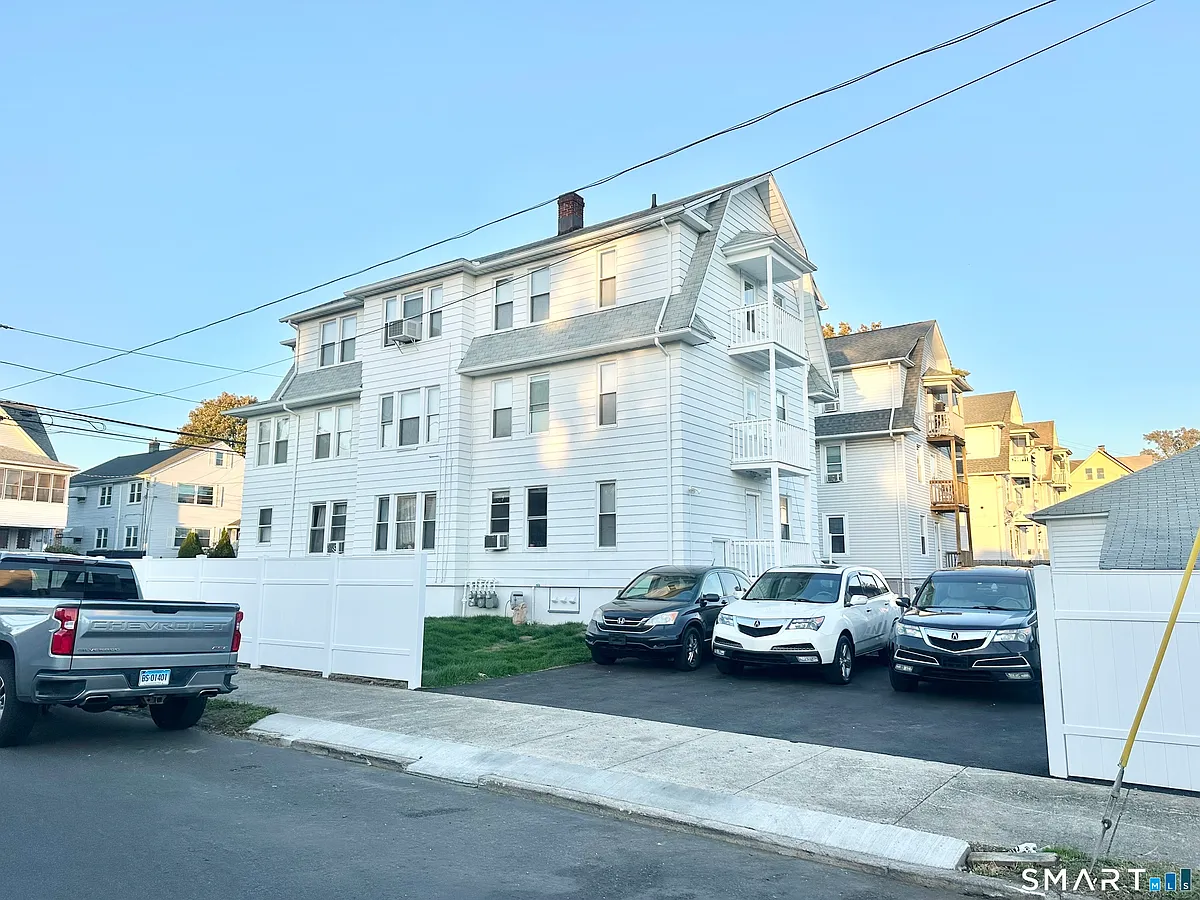 Building Photo - 67 Tremont Ave