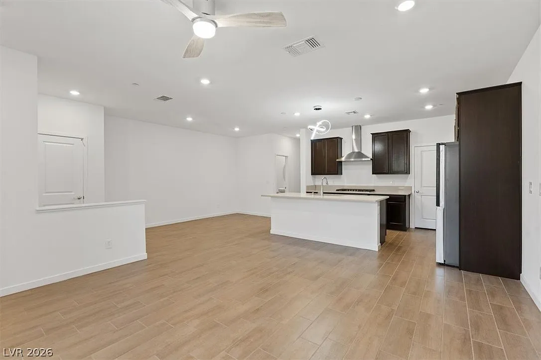 3 bed, 2.5 bath, 1560 sqft, $2,450 — Photo 2