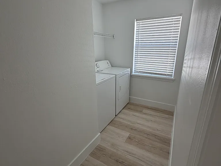 939 Dora Ave #C — Photo 5
