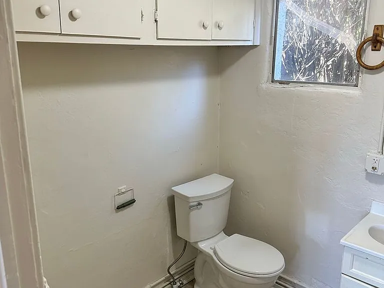 Chapman Apartments — Photo 8