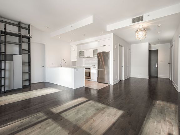 3rd image of 901 Rue De La Commune E #704