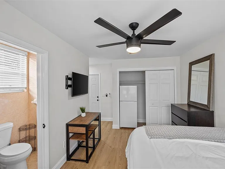 1437 NE 30th Ct #SIDE — Photo 5