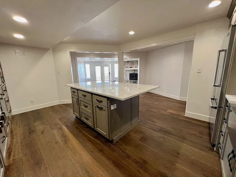 425 Lakeview Way — Photo 5