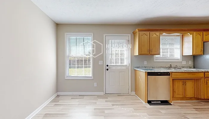 8014 Valencia Dr — Photo 12