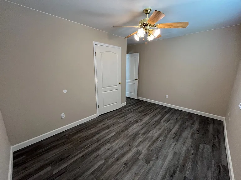 1737 W Median Ave — Photo 6