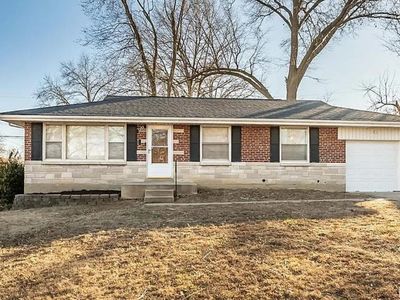1232 Forest Home Dr, Saint Louis, MO, 63137