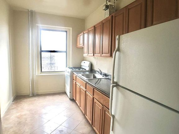 2nd image of 3470 Cannon Pl APT J11