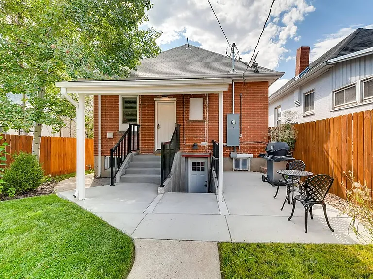 276 S Franklin St — Photo 13