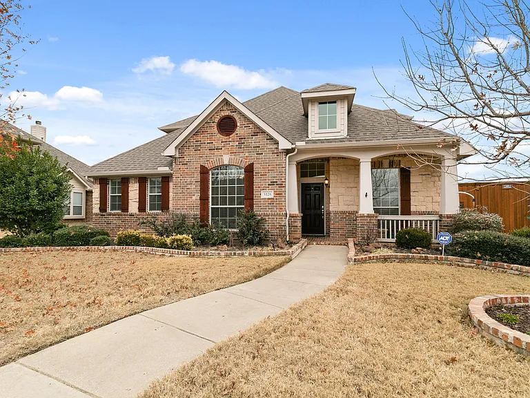 5128 Oceana Dr — Photo 3