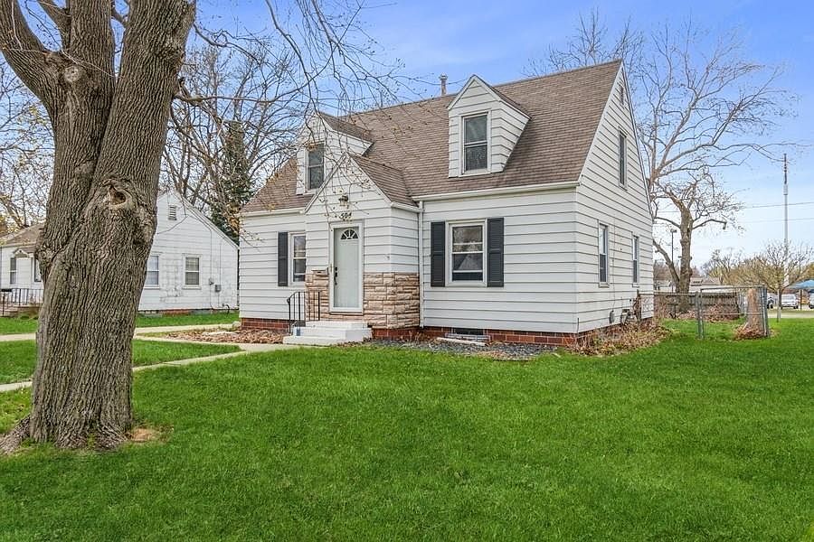 1st image of 504 SW Southlawn Dr