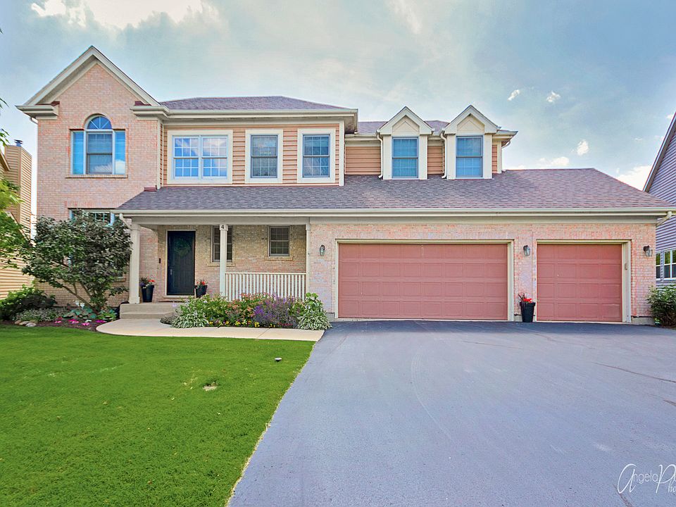 1st image of 4 12 Lakes Ct