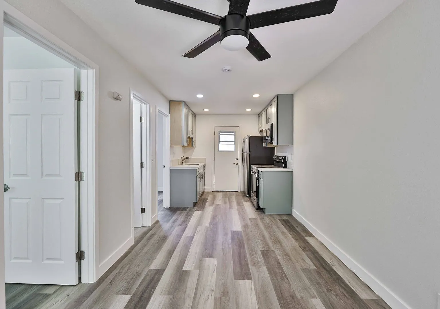 Modern 2 Bedroom 1 Bathroom in North Park! — Photo 4