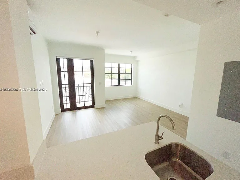 4100 Davie Rd #205 — Photo 6
